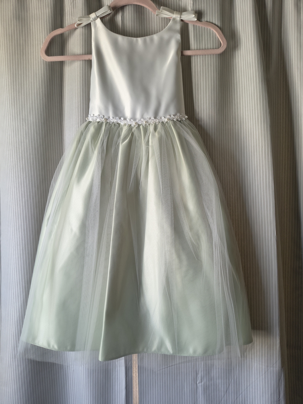 Elegant Girls' Party Dress in Pale Green and White Size 7